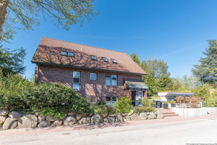 Haus Vorderansicht m Garage