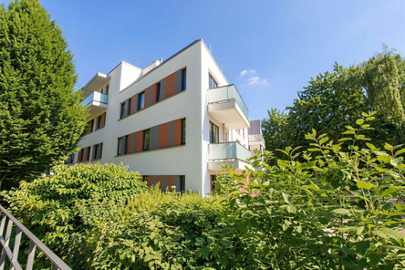 Blick auf das Haus von hinten (KI optimiert)