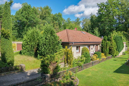 Winkelbungalow mit Kamin & Garage am Flüggenhofsee
