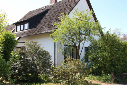 EINFAMILIENHAUS  MIT TRAUMHAFTEN GARTEN