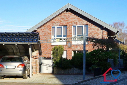 Hausansicht Carport.JPG
