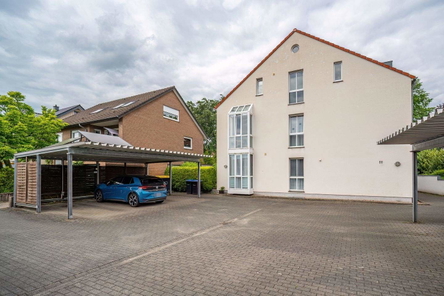 Großzügige 4-Zimmer-Eigentumswohnung mit Wintergarten und Carport