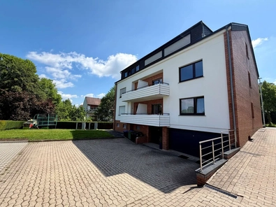 Rückseite Haus mit Garge