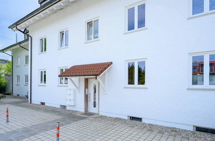Gebäudeansicht (1).jpg
