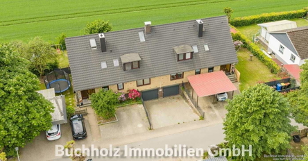 Vorderansicht mit Carports