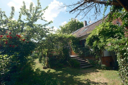 EFH mit schön eingewachsenem Garten