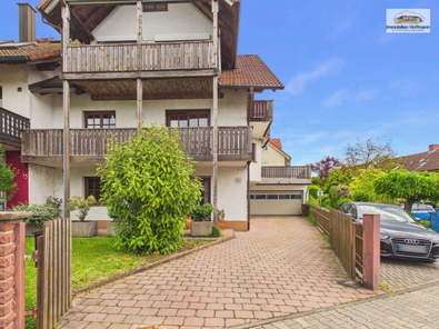 Großzügiges Zweifamilienhaus mit zwei Maisonettewohnungen, Doppelgarage und Dachterrasse in Hösbach