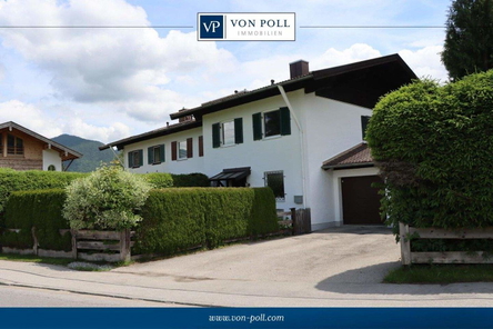 Hausansicht und Garage