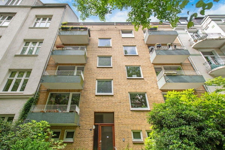 Gepflegtes Mehrfamilienhaus mit klassischer Klinkerfassade