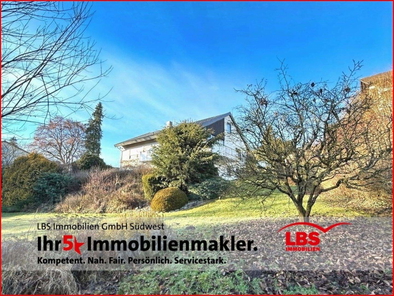 Wohnhaus mit 1.500 m² großem Grundstück