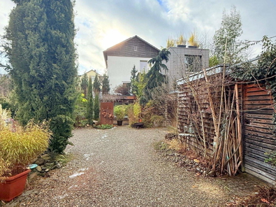 Außenansicht Haupthaus mit Anbau
