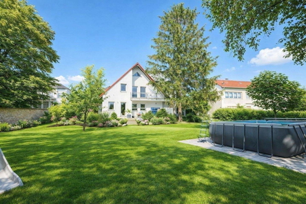 Helles Gartenparadies mit Pool.jpeg