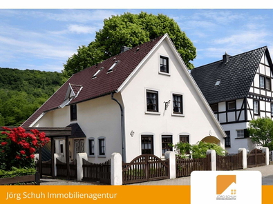 Die Hausansicht zur Straße