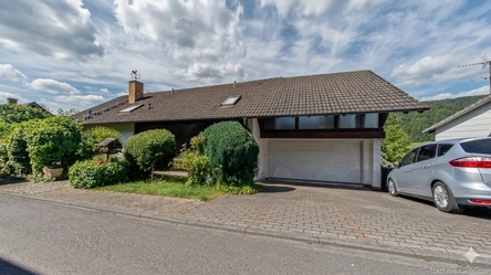 Dreifamilienhaus im Grünen