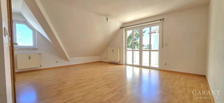 Wohnzimmer mit Südbalkon