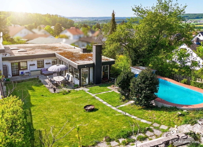 Weitläufiger Gartenbereich