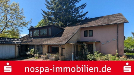 Hof und Eingangsbereich