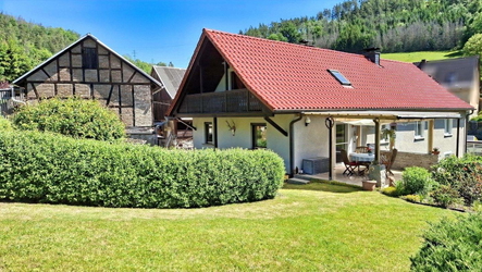 Wohnhaus mit Terrasse