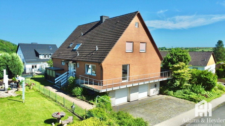 Hausansicht von Straße