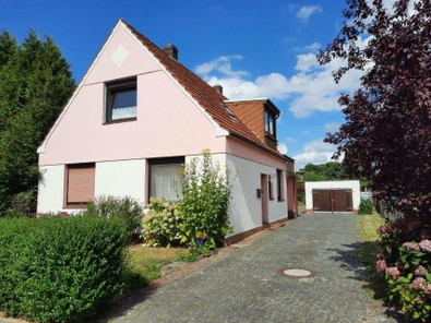 Einfamilienhaus mit Garage