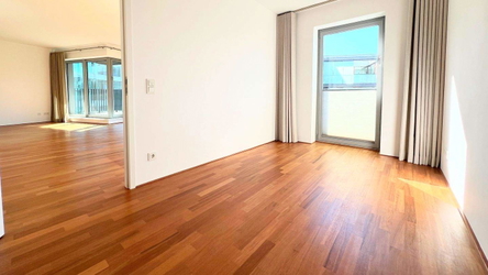 Lichtdurchflutete Räume – bodentiefe Fenster