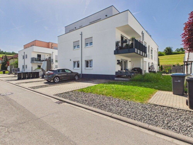 Erdgeschosswohnung mit Terrasse