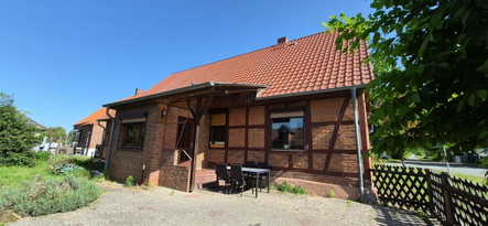 rückwärtige Hausansicht mit Eingangsbereich