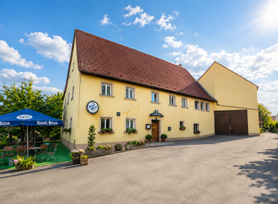 Immobilienverkauf-Gastro-Wohnhaus-am-Schloss-Thurn