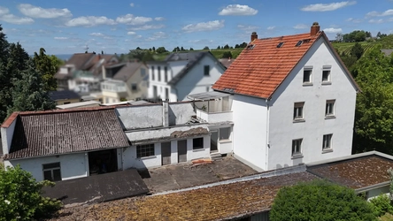 Außenansicht Haus mit Nebengeb
