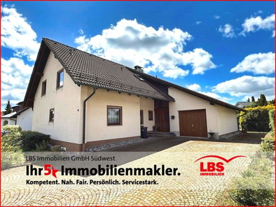 Wohnhaus mit Garage