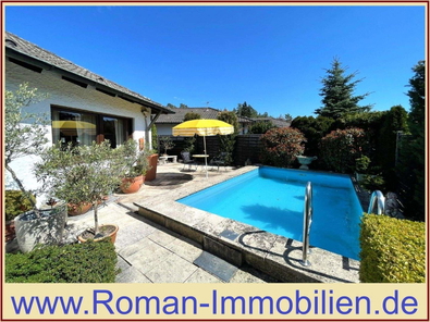Pool und Terrasse