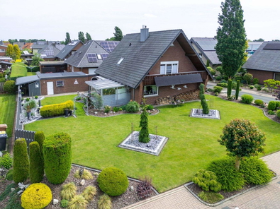 Ansicht Wohnhaus mit Garten