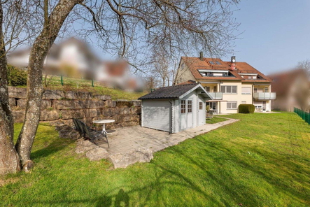 Garten mit Hütte und 2. Terras