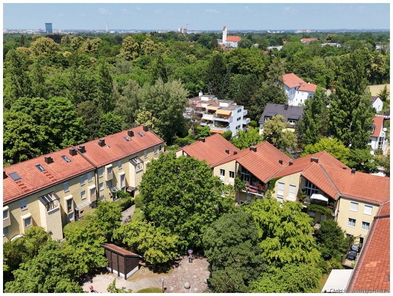 Blick auf das Haus und den Innenhof