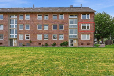 Blick auf das Mehrfamilienhaus