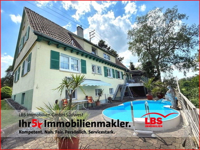 Wohnhaus mit Pool und Terrasse