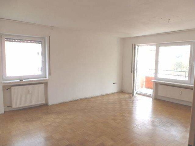 Wohnzimmer mit Balkon