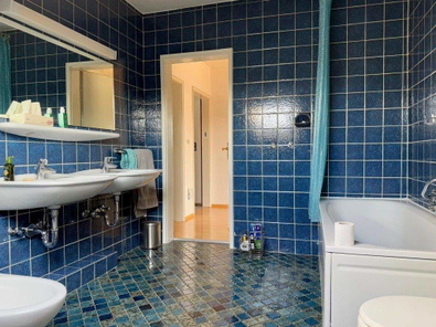 Bad mit Wanne