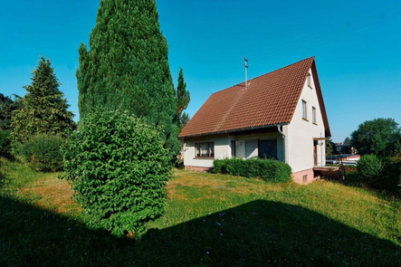 Objektansicht mit Garten