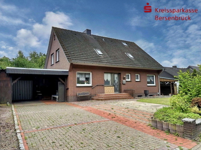 Ansicht Haus und Hofauffahrt