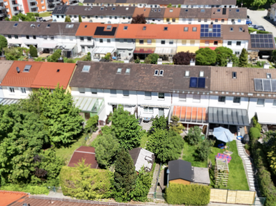 geräumiger grüner Garten mitten in beliebter Wohngegend