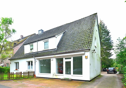 Doppelhaus mit 3 Wohnungen und Laden