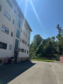Wohngebäude mit Fahrrädern