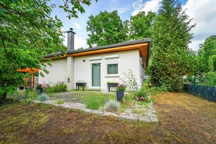 Außenansicht mit Terrasse