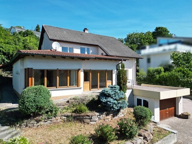 Großzügige Glasfront und gewac