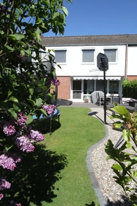 Hausansicht-Garten