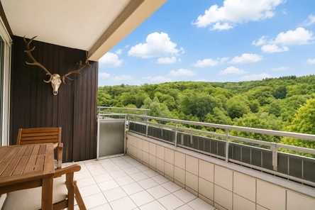 Großzügiger Balkon mit Weitbli