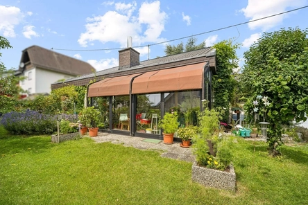 Terrasse mit Wintergarten