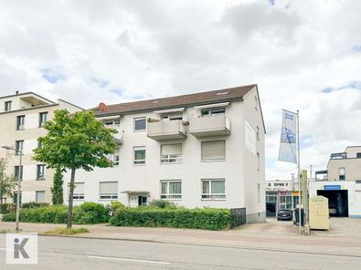 Vorderansicht mit Hofeinfahrt