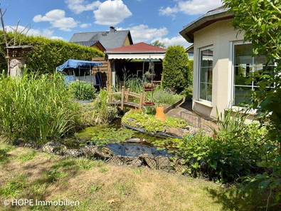 Rückseite mit Pergola (2)